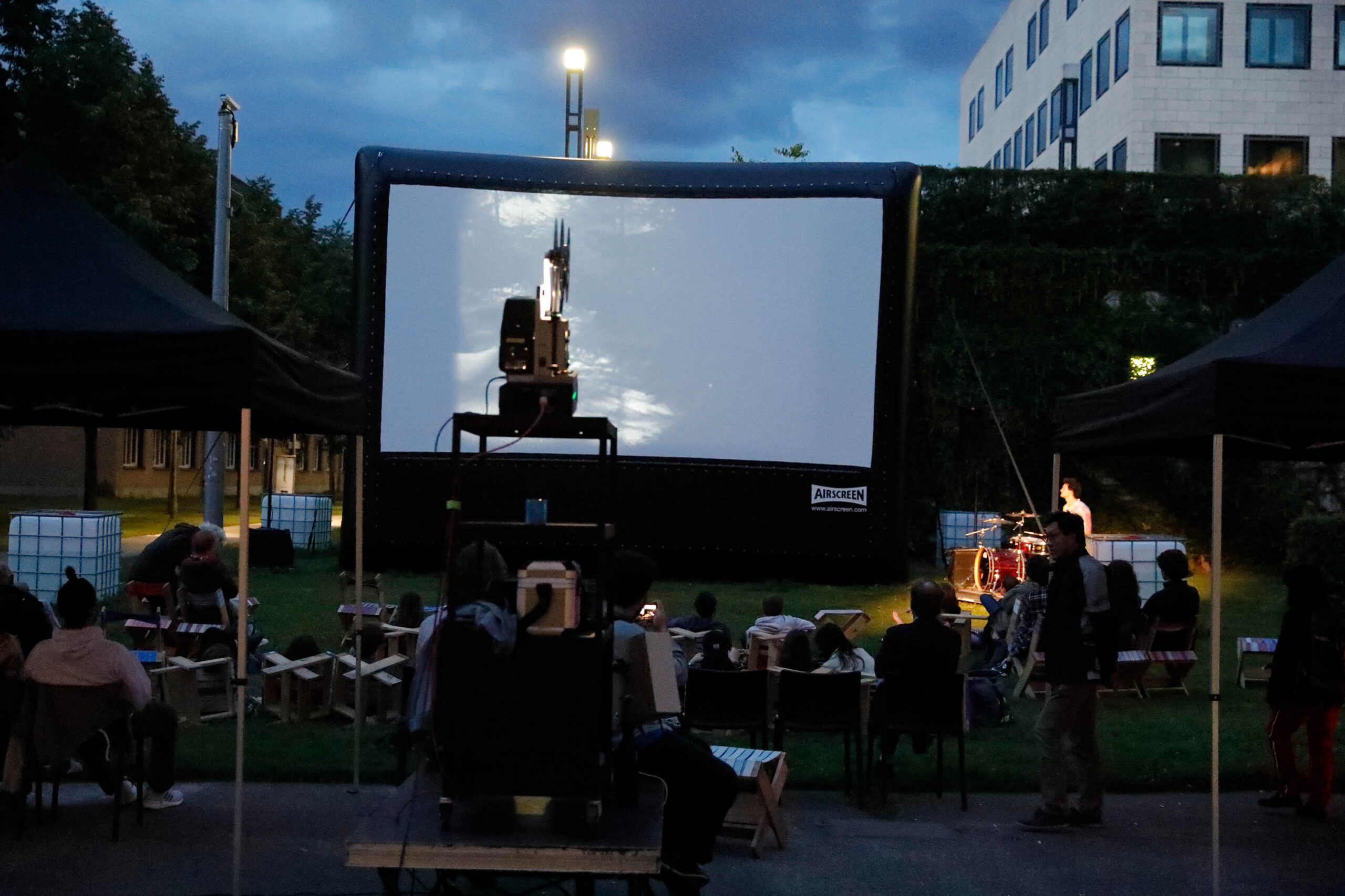 Open Air Kino 2021 16mm Vertonung Dario Schlagzeug